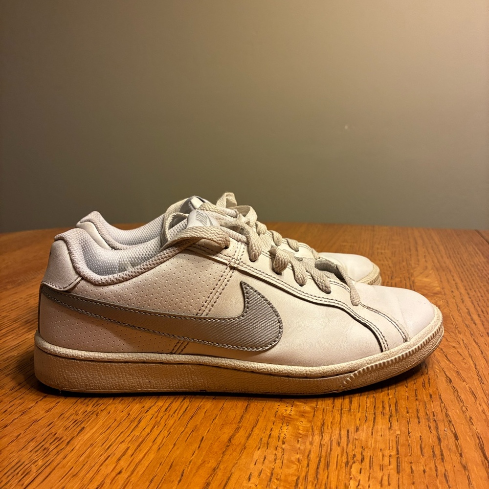 Nike Court Royale White Metallic Silver Leather Sneakers 749867-100 Women's 6‎